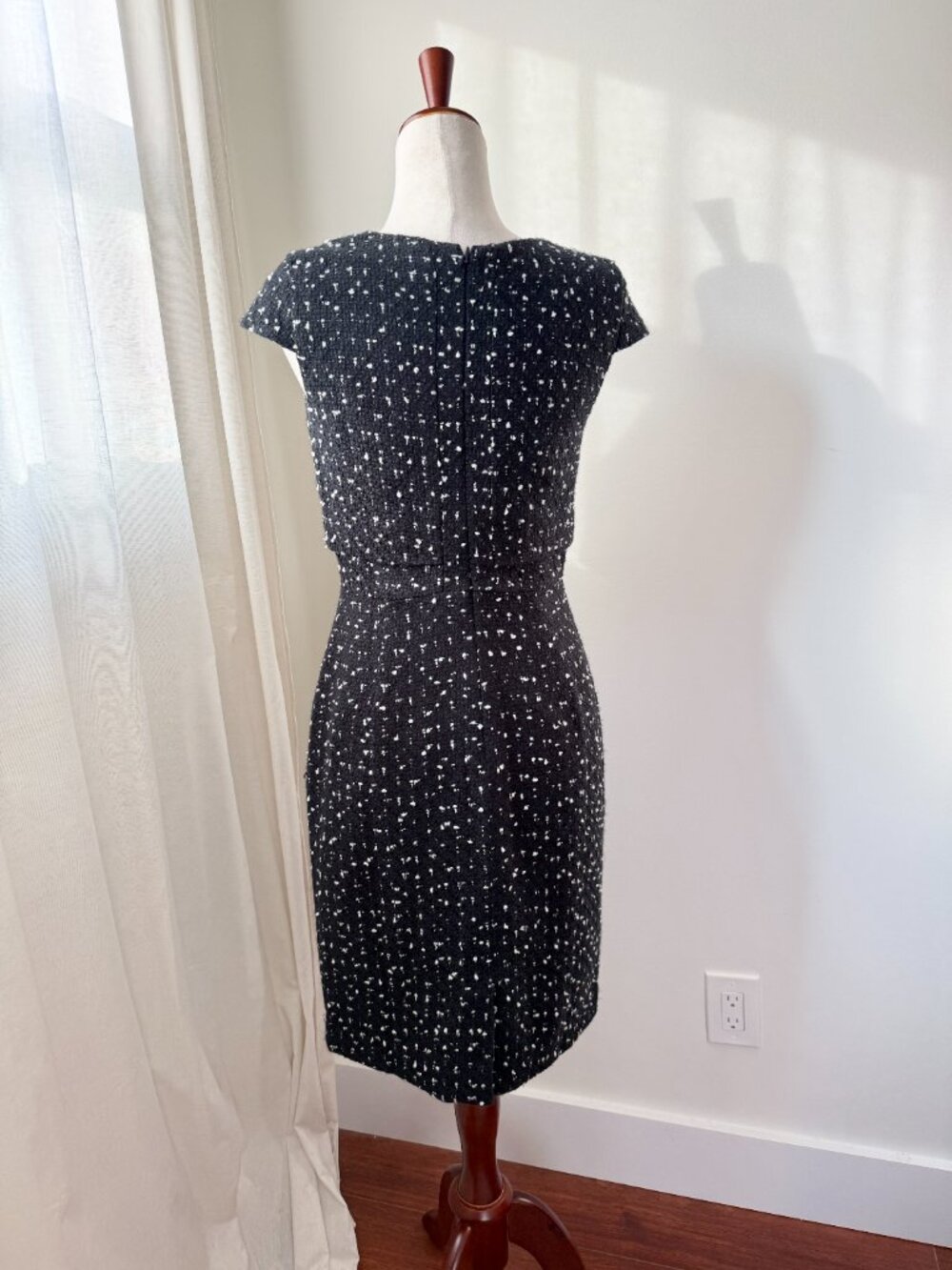 J.Crew Black White Tweed Sheath Dress Size 2 | Bouclé Textured Cap Sleeve Career - Picture 5 of 9